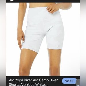 ALO Yoga Women's camo White Bike Shorts